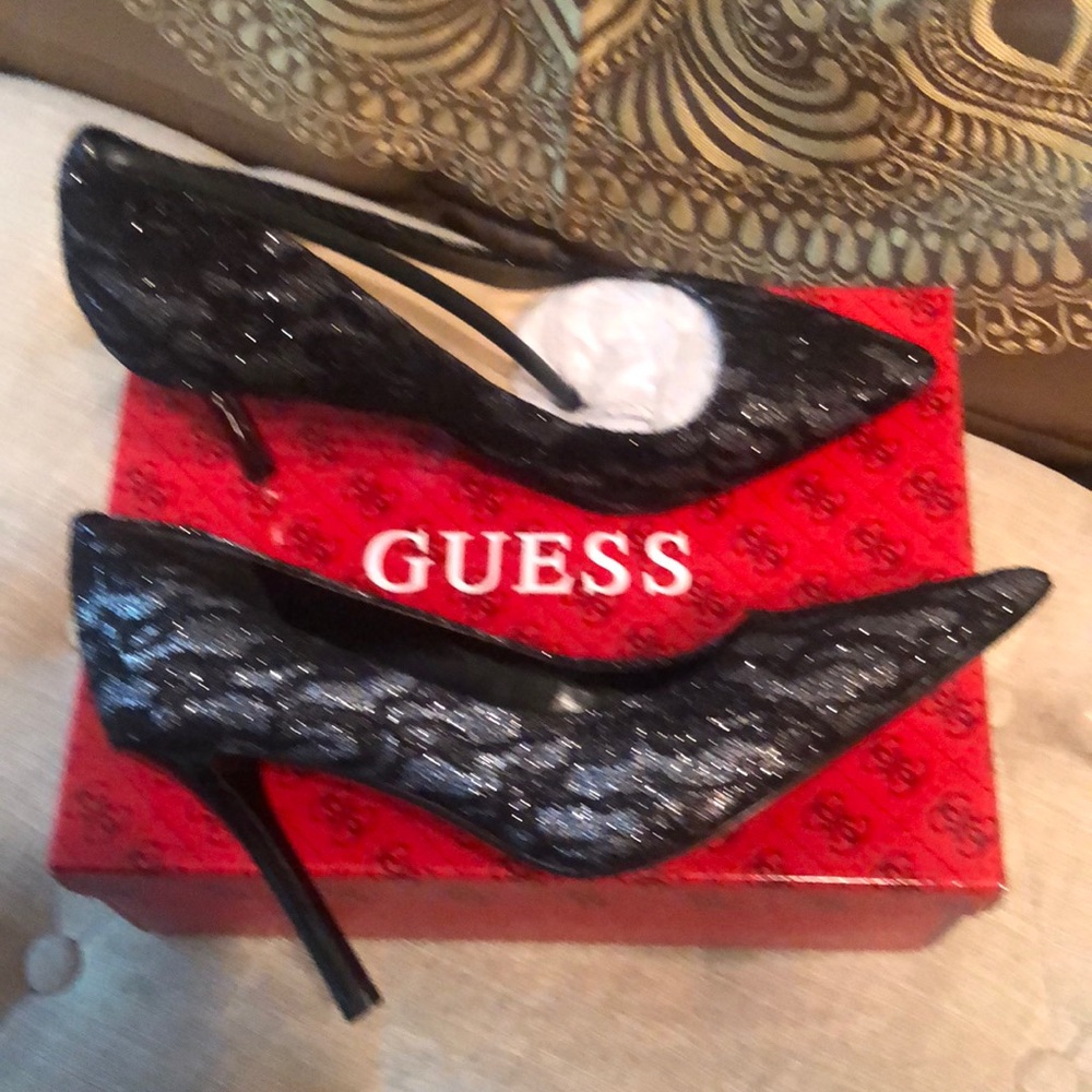 GUESS, size 8, black/silver evening shoe, fabric has a lace illusion, 4 in heel